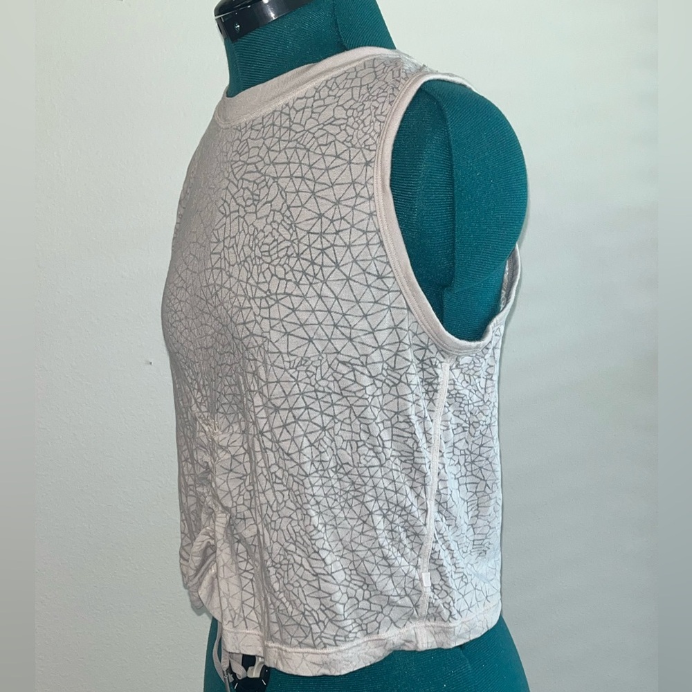 Lululemon crop top